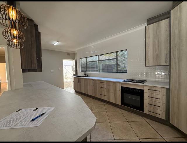 3 BEDROOM HOUSE FOR SALE IN VANDERBIJLPARK SE 1